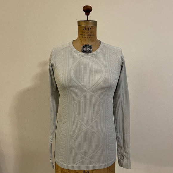 Lululemon Grey Rest Less Textured Pullover Top Thumbholes Size 8 - Picture 1 of 5